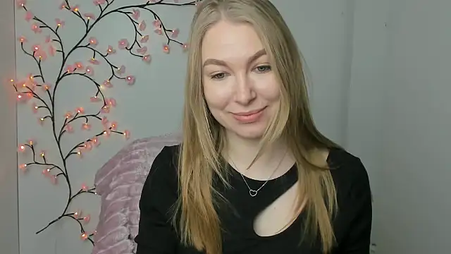 Snapshot of Dana_flowers chatting on December 22, 2025, 6:13 am Dana flowers online show from December 22, 2025, 6:13 am