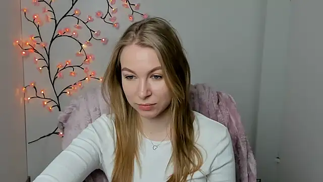 Snapshot of Dana_flowers chatting on December 18, 2025, 6:40 am Dana flowers online show from December 18, 2025, 6:40 am