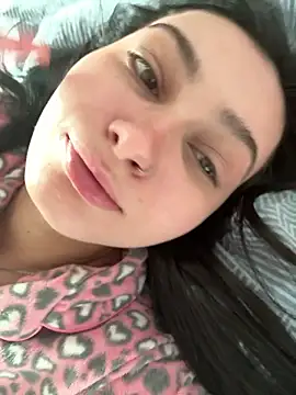 lunalovelee online show from November 14, 2025, 6:17 am