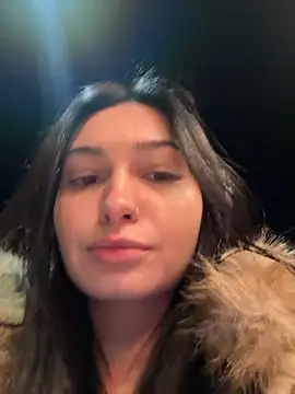 lunalovelee online show from November 20, 2025, 1:56 pm