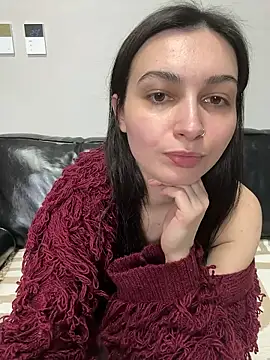 lunalovelee online show from April 8, 2026, 1:12 pm