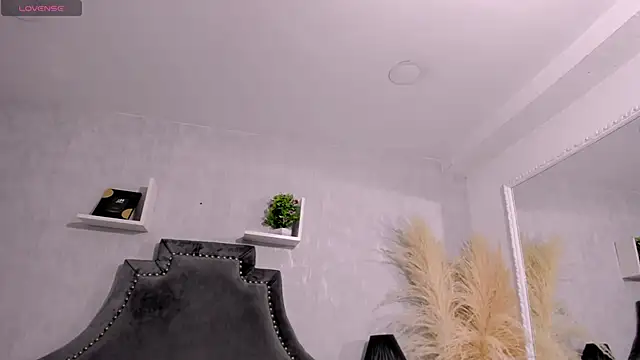 Snapshot of EmiliaRose_ chatting on January 16, 2026, 8:46 pm EmiliaRose online show from January 16, 2026, 8:46 pm