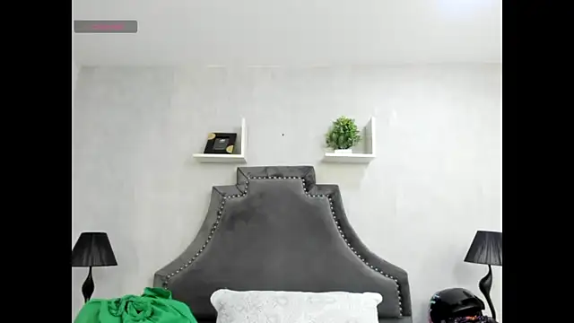 EmiliaRose  online show from November 21, 2025, 9:03 pm