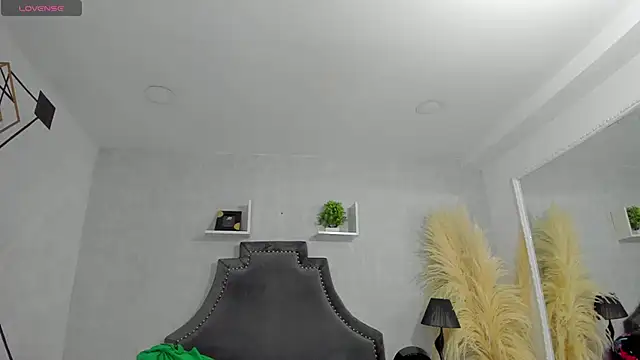 Snapshot of EmiliaRose_ chatting on December 20, 2025, 8:55 pm EmiliaRose online show from December 20, 2025, 8:55 pm