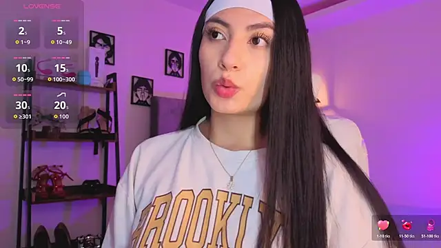 Miller Vanessa  online show from April 17, 2026, 9:06 pm