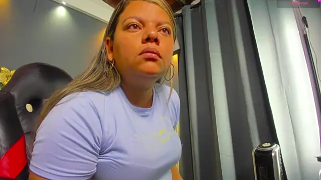 Aida-nicolle online show from December 17, 2025, 11:15 am