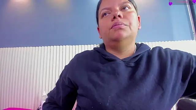 Aida-nicolle online show from November 29, 2025, 9:53 am