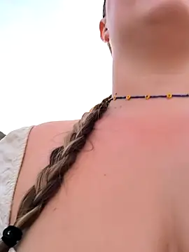 Mona Plus online show from September 12, 2025, 6:18 pm