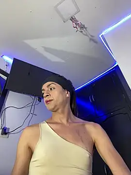 Snapshot of Dollcatalina chatting on February 24, 2025, 4:27 am Dollcatalina online show from February 24, 2025, 4:27 am