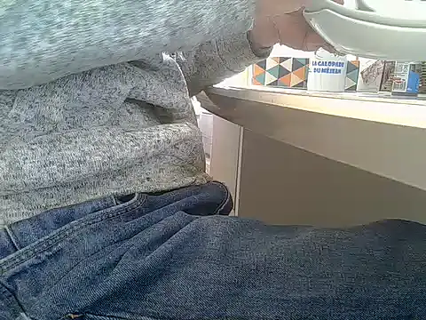 Snapshot of createur34 chatting on November 28, 2025, 1:00 pm createur34 online show from November 28, 2025, 1:00 pm