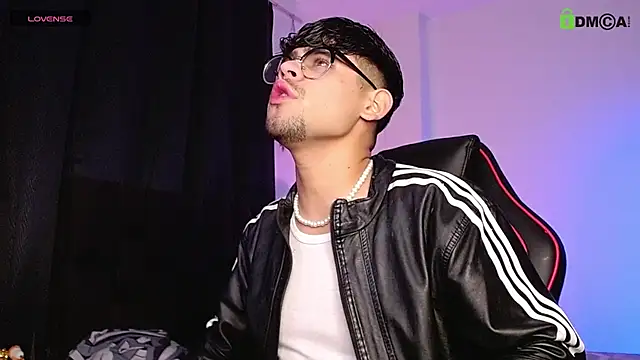 Snapshot of isaac-saenz chatting on November 5, 2025, 10:35 pm isaac-saenz online show from November 5, 2025, 10:35 pm