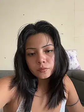 Snapshot of ZafiroKlein chatting on June 23, 2026, 8:18 pm ZafiroKlein online show from June 23, 2026, 8:18 pm