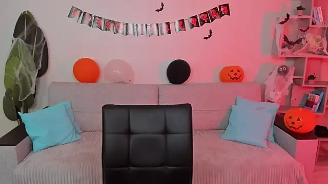 Snapshot of GabriellaMays chatting on October 31, 2025, 5:15 am GabriellaMays online show from October 31, 2025, 5:15 am