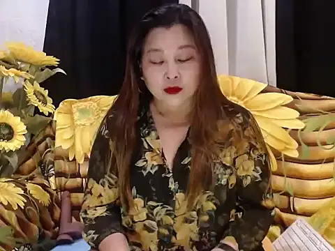 Snapshot of UrSweetClassyPinay chatting on April 15, 2026, 11:27 am UrSweetClassyPinay online show from April 15, 2026, 11:27 am