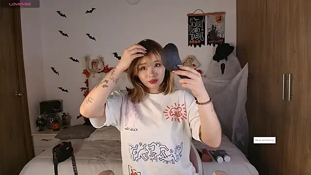 Snapshot of Julieta_priv chatting on October 16, 2025, 2:03 pm Julieta priv online show from October 16, 2025, 2:03 pm