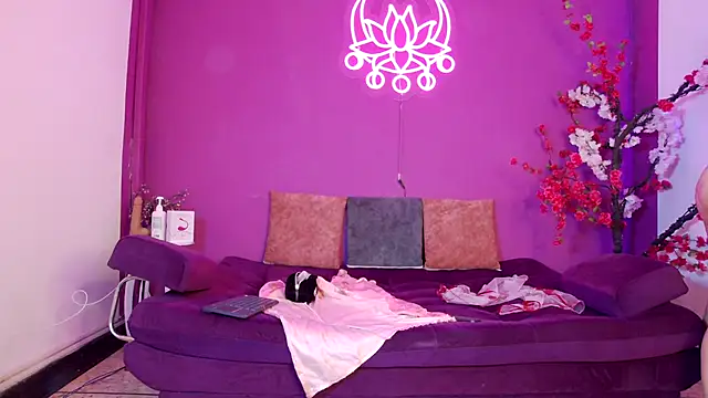 Snapshot of Arii_moon chatting on November 17, 2025, 8:24 pm Arii moon online show from November 17, 2025, 8:24 pm