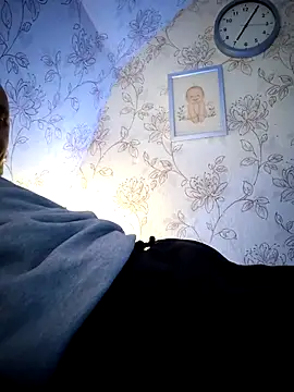 Snapshot of Teemu chatting on November 7, 2025, 5:06 pm Teemu online show from November 7, 2025, 5:06 pm