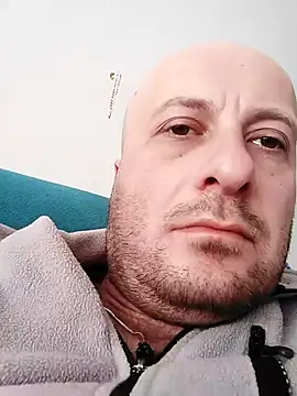 Snapshot of BellBort chatting on December 18, 2025, 8:41 am BellBort online show from December 18, 2025, 8:41 am