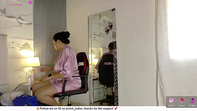 Snapshot of JanickBaker chatting on July 13, 2026, 5:01 pm JanickBaker online show from July 13, 2026, 5:01 pm