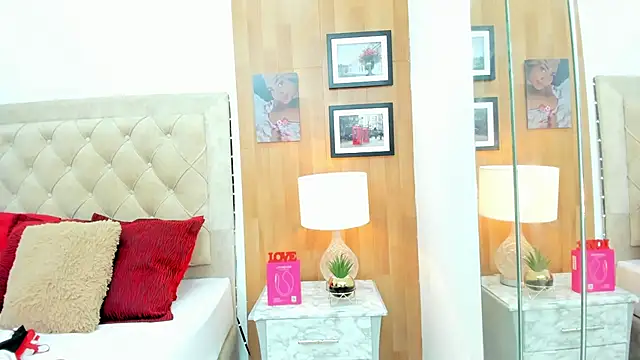 Snapshot of KimberlyBigBoobs chatting on October 29, 2025, 10:20 pm KimberlyBigBoobs online show from October 29, 2025, 10:20 pm