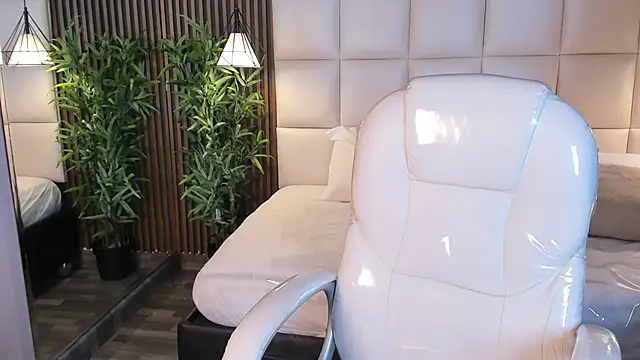 MelanieHillss online show from March 31, 2026, 4:03 am