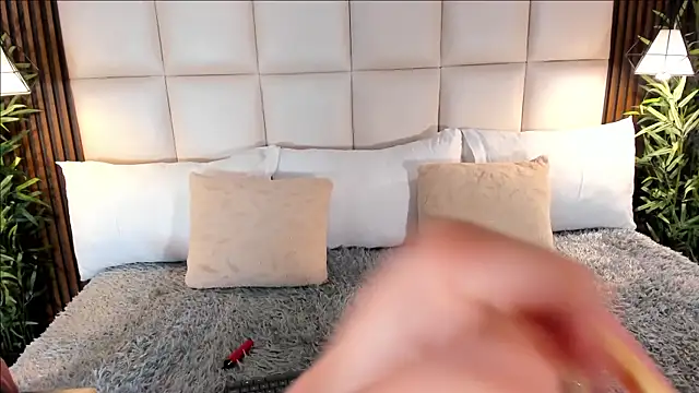 MelanieHillss online show from March 4, 2026, 4:09 am