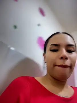 Snapshot of Naatalia chatting on May 6, 2026, 7:51 pm Naatalia online show from May 6, 2026, 7:51 pm