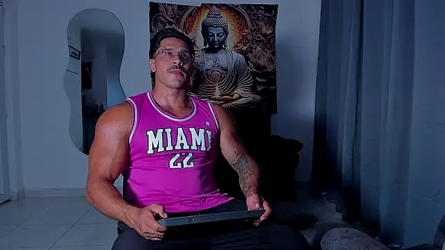 Snapshot of Valentino_Dosantos_ chatting on November 20, 2025, 9:36 pm Valentino Dosantos online show from November 20, 2025, 9:36 pm