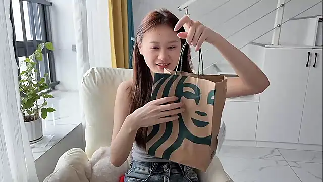 Snapshot of Cassie-20 chatting on November 1, 2025, 2:40 am Cassie-20 online show from November 1, 2025, 2:40 am