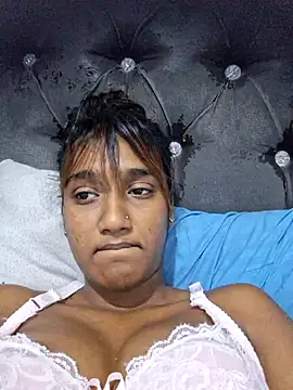 indianpink lips online show from April 4, 2026, 4:35 pm