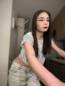 candycami19 online show from February 19, 2025, 5:05 am