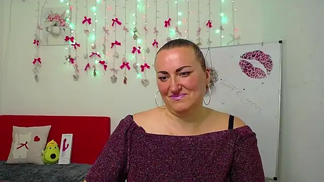 DianaMGG online show from April 7, 2026, 5:31 am