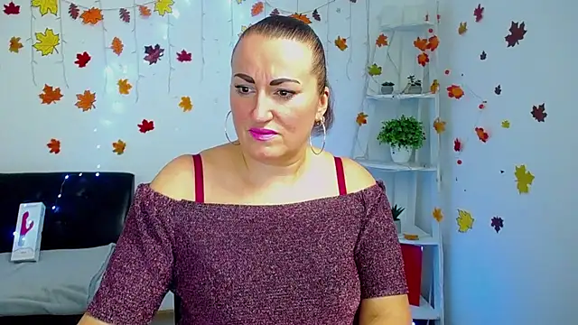 DianaMGG online show from December 2, 2025, 6:31 pm