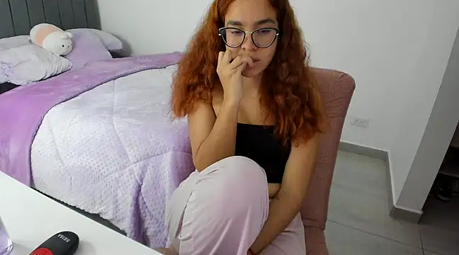 Snapshot of Greciaruiz_ chatting on March 9, 2025, 11:14 pm Greciaruiz online show from March 9, 2025, 11:14 pm