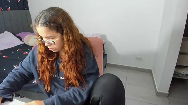 Greciaruiz  online show from November 24, 2025, 12:43 am