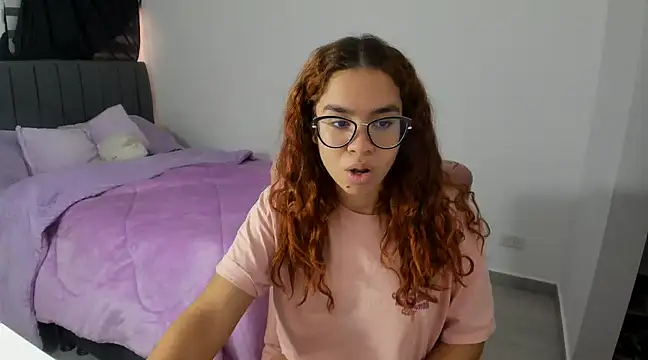 Snapshot of Greciaruiz_ chatting on February 26, 2025, 7:21 pm Greciaruiz online show from February 26, 2025, 7:21 pm