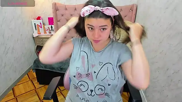 Lianngrace online show from November 21, 2025, 2:38 pm