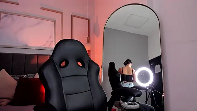 Bella walker  online show from March 12, 2026, 8:02 pm