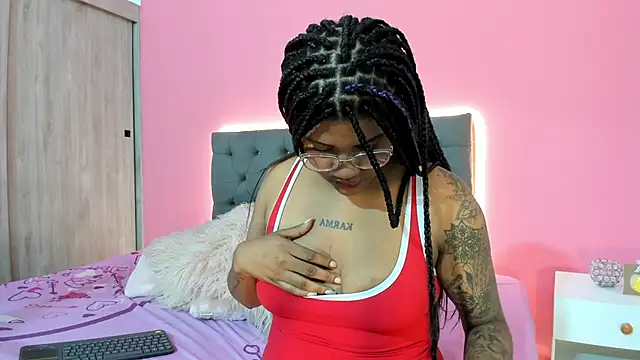 ZahraRose online show from November 28, 2025, 1:33 pm