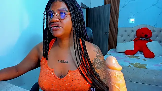 Snapshot of ZahraRose chatting on January 6, 2026, 7:51 pm ZahraRose online show from January 6, 2026, 7:51 pm