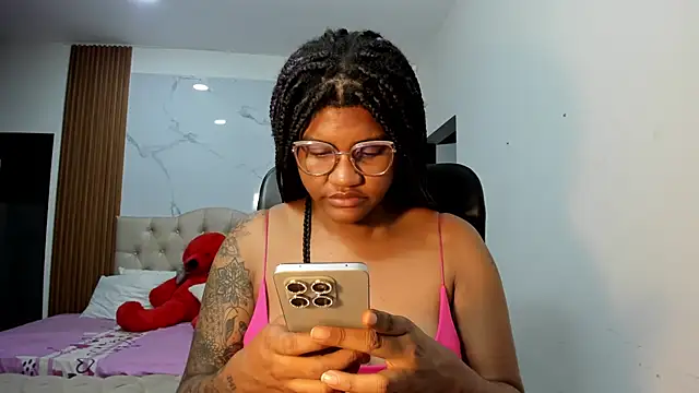 Snapshot of ZahraRose chatting on February 13, 2026, 10:59 am ZahraRose online show from February 13, 2026, 10:59 am