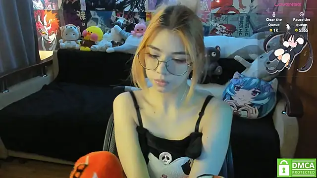 Snapshot of YumikoMori chatting on February 21, 2025, 8:18 am YumikoMori online show from February 21, 2025, 8:18 am