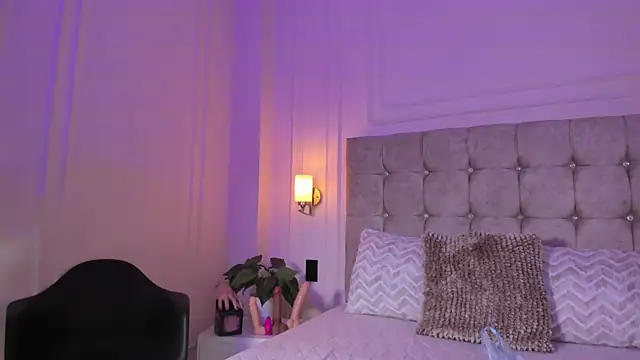 Snapshot of JasmineRoss_1 chatting on October 28, 2025, 7:13 pm JasmineRoss 1 online show from October 28, 2025, 7:13 pm