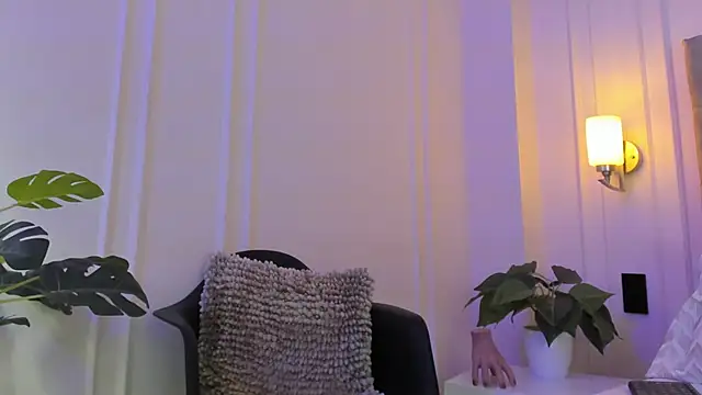 Snapshot of JasmineRoss_1 chatting on October 29, 2025, 7:13 pm JasmineRoss 1 online show from October 29, 2025, 7:13 pm