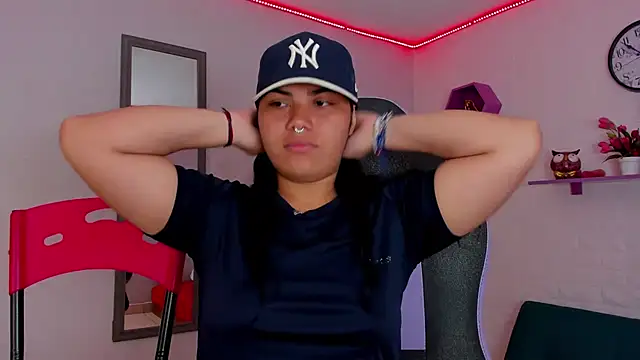 Snapshot of melany_rouse18 chatting on October 1, 2025, 1:33 am melany rouse18 online show from October 1, 2025, 1:33 am