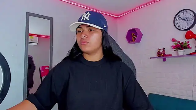 Snapshot of melany_rouse18 chatting on October 1, 2025, 4:11 pm melany rouse18 online show from October 1, 2025, 4:11 pm