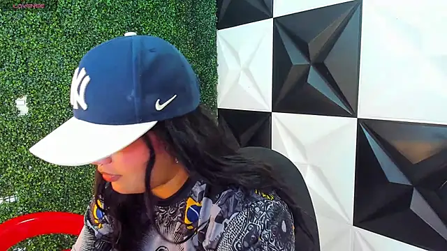 Snapshot of melany_rouse18 chatting on October 23, 2025, 12:42 am melany rouse18 online show from October 23, 2025, 12:42 am