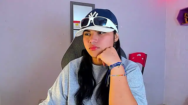 Snapshot of melany_rouse18 chatting on October 4, 2025, 1:51 am melany rouse18 online show from October 4, 2025, 1:51 am