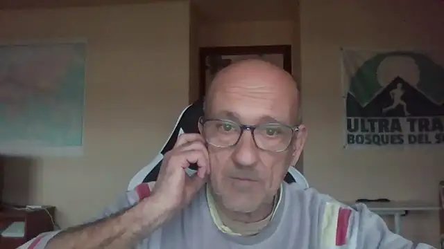 Snapshot of llopaco chatting on April 13, 2026, 6:34 pm llopaco online show from April 13, 2026, 6:34 pm