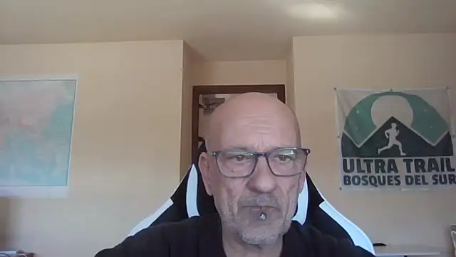 Snapshot of llopaco chatting on April 1, 2026, 10:05 am llopaco online show from April 1, 2026, 10:05 am